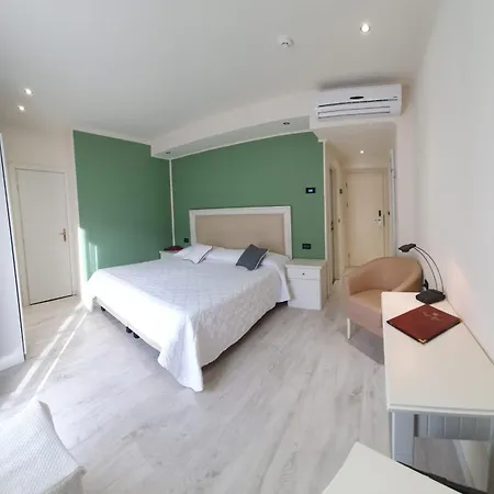 Regina Hotel 4*