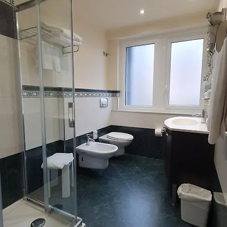 Regina Hotel 4*