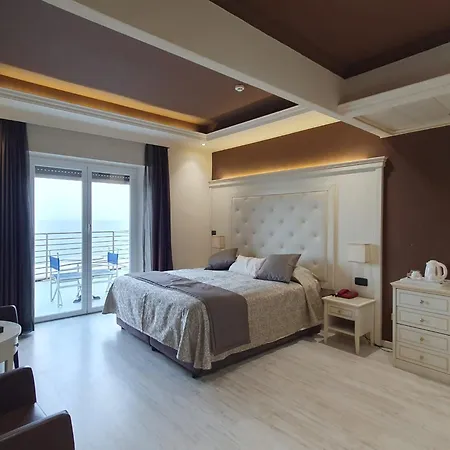 Regina Hotel