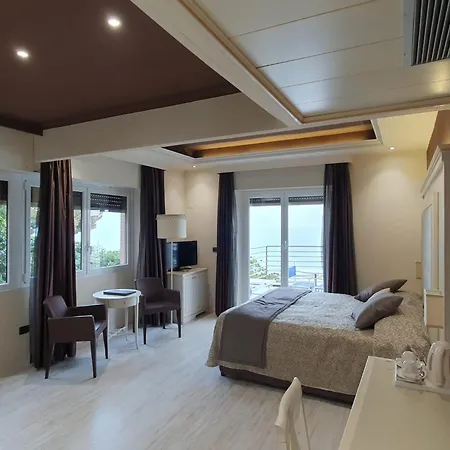 Regina Hotel 4*