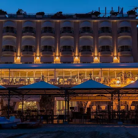 Regina 4*