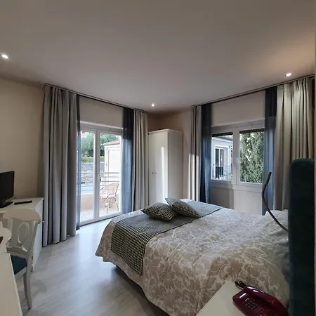 Ξενοδοχείο Regina 4*