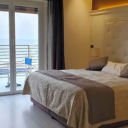 Regina 4*