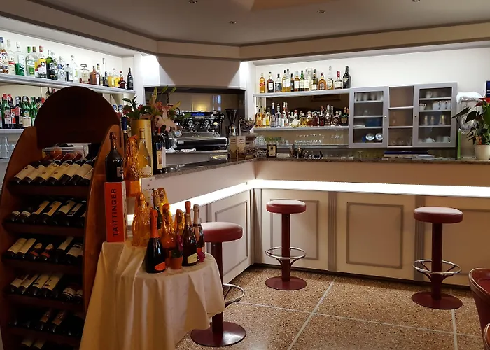 里贾纳酒店 4* 阿拉西奥